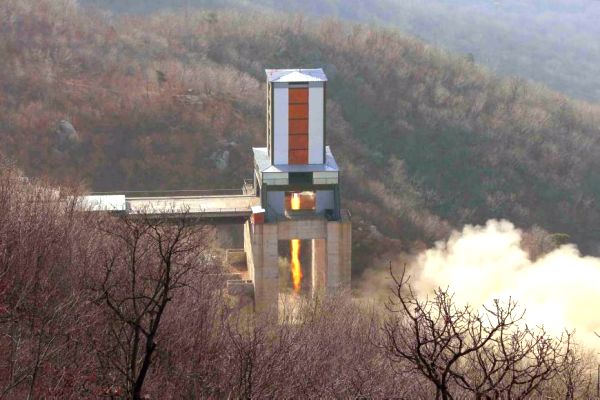 Động cơ mới cho ICBM của Triều Tiên được cho là trong quá trình thử nghiệm tại Trung tâm vũ trụ Sohae, huyện Cholsan, tỉnh Bắc Pyongan. Ảnh: Japan Times.